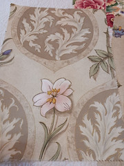 Express Stock 15 Cotton Fabric Samples Light Florals Cream Pink Red 12×16 Metall