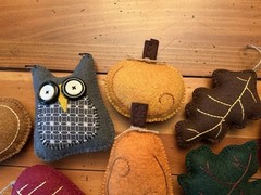 PRIM WOOL FELT ORNIES BOWL FILLERS NINE FALL PUMPKINS, LEAVES AND OWL