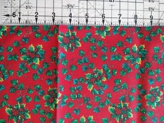Christmas Floral Ivy & Holly on Red VTG Cotton Quilt Fabric 18×22″ BTFQ