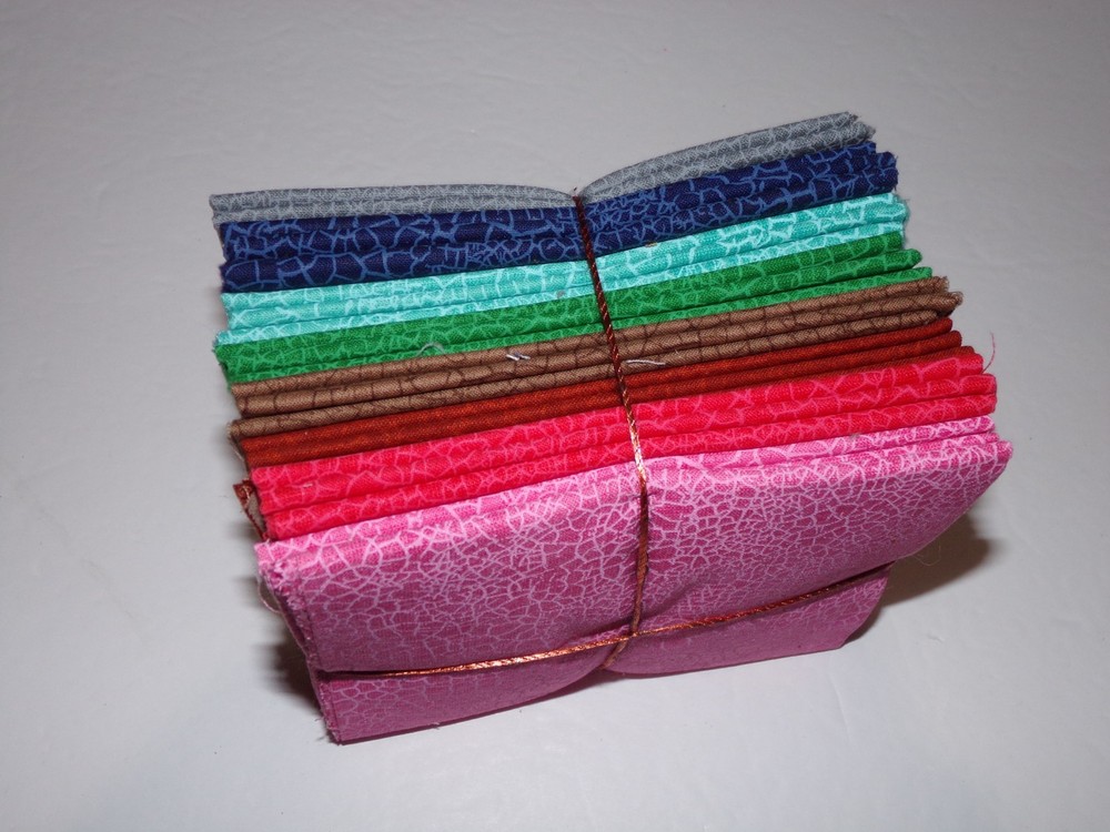 16 FQ Quality Cotton Fabric Lot – 1 Design – 8 Colors