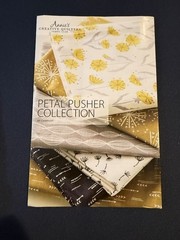Annie’s Creative Quilters “Prairie Table Runner” Fabric AND Pattern NEW