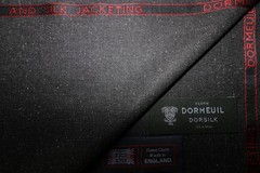 100% EXTRAFINE MERINO WOOL SUITING FABRIC MADE IN HUDDERSFIELD ENGLAND = 2.8 m