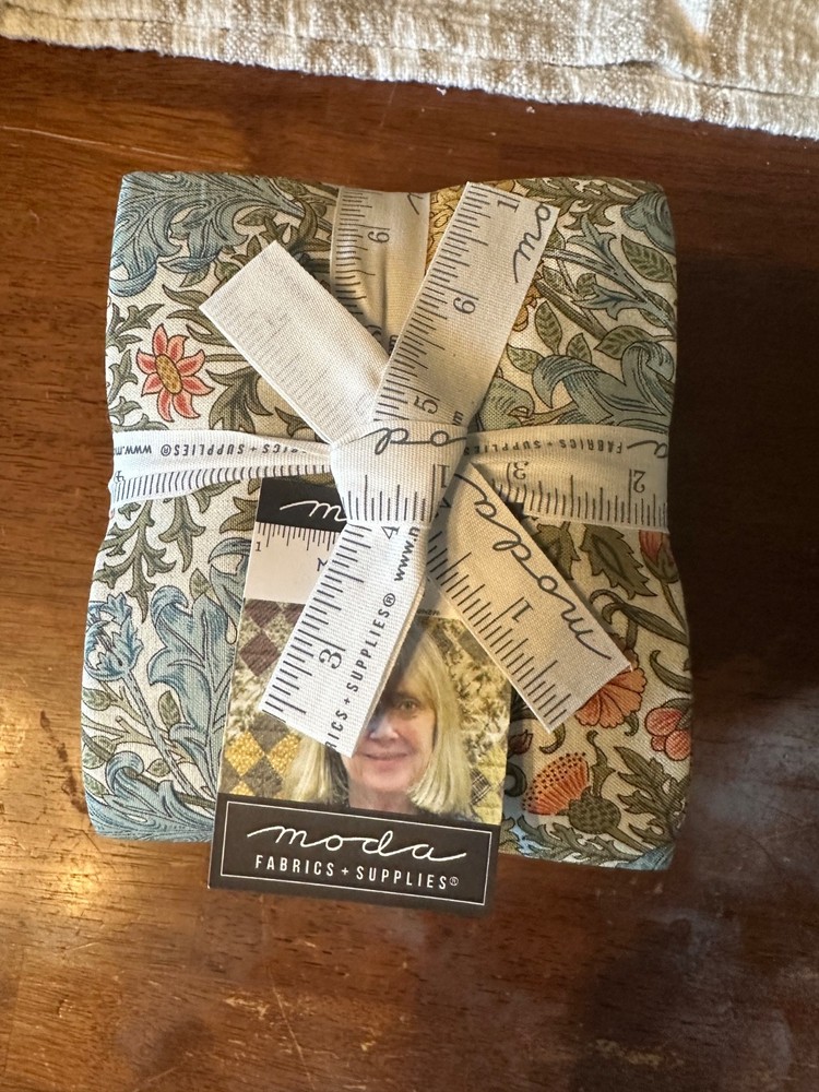 Morris Meadow 33 Fat Quarters – Moda