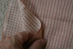 By 1/2 Yd, Tiny Pink & Mauve Heart Stripes on Tan & Mauve Lt-Weight Cotton,P1996