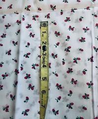VTG Sweet Tiny Strawberry Clusters on White Dolls,Quilting & Crafts 22″X18″