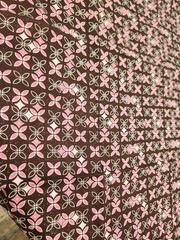 100% Cotton Medallions DARK BROWN bright Pink White Glitter Fabric Quilting Sew