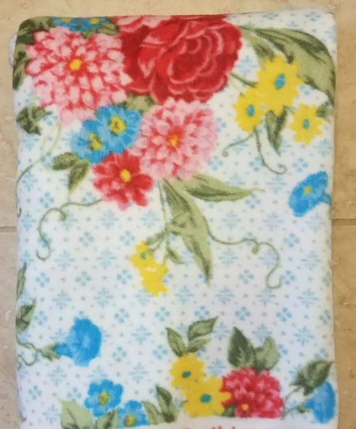 The Pioneer Woman Sweet Rose Floral Fleece Fabric 2 yards for Blanket Throw NEW