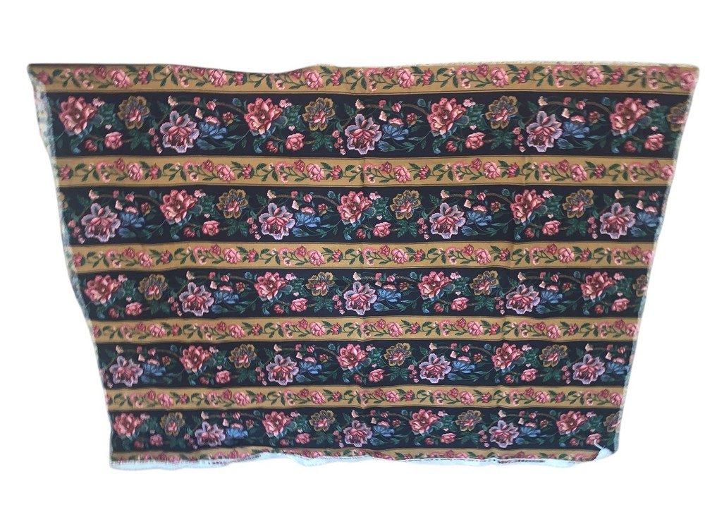 Vintage House N’ Home Fabrics Daisy Abstract Design Floral Cotton 43” X 33”
