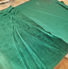 Velvet Luxury Fabric–Soft Home Décor Craft Material 35 x 35″ Emerald Green