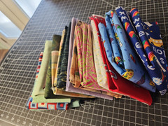 Bundle Lot Of 16 Fabrics All 1/2 Yard some over a yard 100 cotton quilting sewin