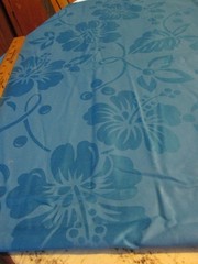 2 yard x 44″ Hawaiian Textile Fabric Hawaii Bright Blue shiny Flowers