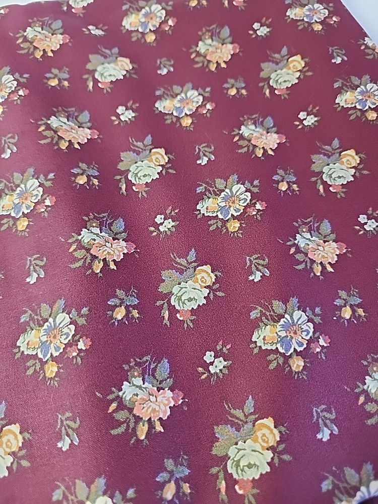 45″ X 4.75yds Burgundy Small Floral Smooth Cotton Sewing Craft Quilting Fabric