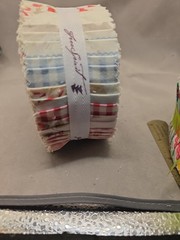 Jelly Roll. Free Spirit. Soft Pink Florals. Pastels.2.5″ 40 Pieces