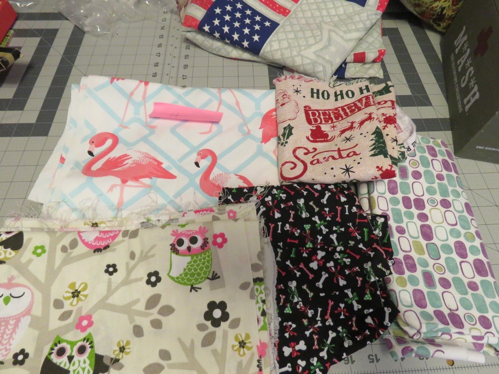 FIVE PIECE Unique Fabric Lot 5+y Cotton Various Styles Vtg Holiday Sewing (H)