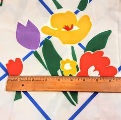 Vtg Mod Flowers On White Cotton Princess Fabrics Inc Pattern #170 – 45″×72″ NOS