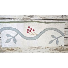 Stunning Berry and vine Cutter Quilt Piece
