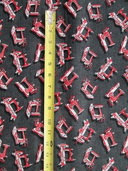 ANTIQUE SEWING MACHINES RED BLACK SEWING ITEMS COTTON FABRIC FQ