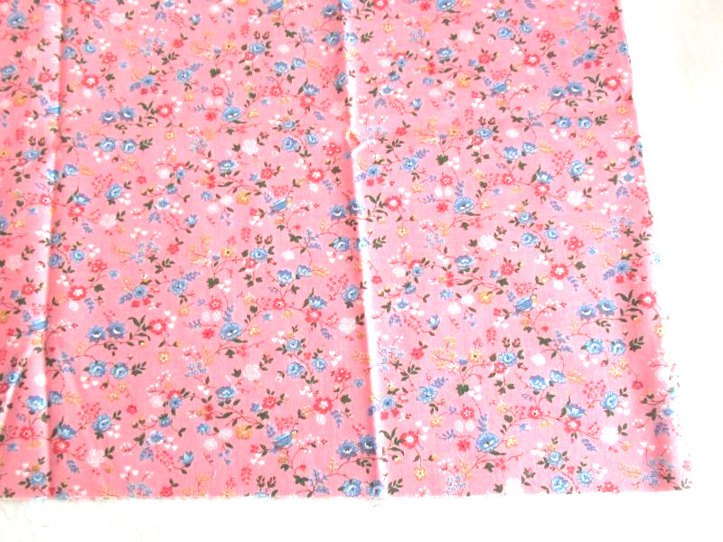 VTG 12 X 22 CRANSTON PINK/MAUVE W BLUE RED WHITE FLOWERS COTTON FABRIC REMNANT