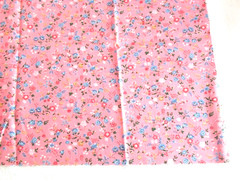 VTG 12 X 22 CRANSTON PINK/MAUVE W BLUE RED WHITE FLOWERS COTTON FABRIC REMNANT