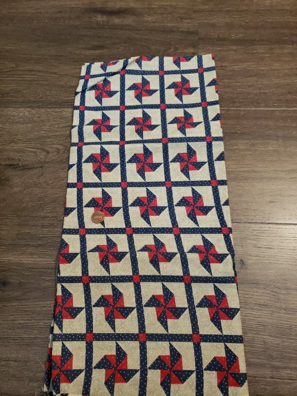 Vintage Quilting Cotton Fabric 1 yard x 44″ Pinwheel Pattern Red Blue on Beige