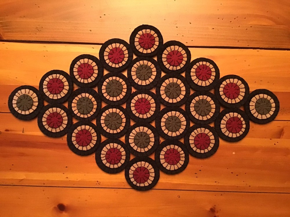 PRIM WOOL FELT PENNY RUG TABLE RUNNER CANDLE MAT GREAT WINTER CHRISTMAS COLORS