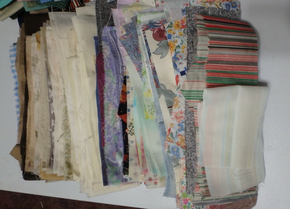 6 lb 5 oz Box Green Blue Assorted Fabric Scraps All 2″-4″ narrow pieces FSBTB85