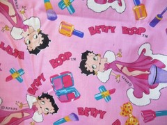 BETTY BOOP MAKEUP AND GLAMOUR” VTG 1998 VERY RARE PINK COTTON FABRIC 34″X44″