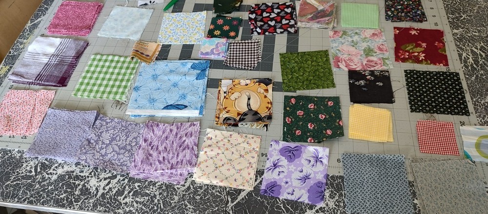 Lot of 120 cut squares for quilting / Crafts 4″x4″ and 2″x2″