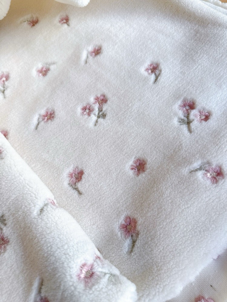 2.3 yds (56”w) flower embroidered white cozy sherpa fleece fabric 260217 Azz
