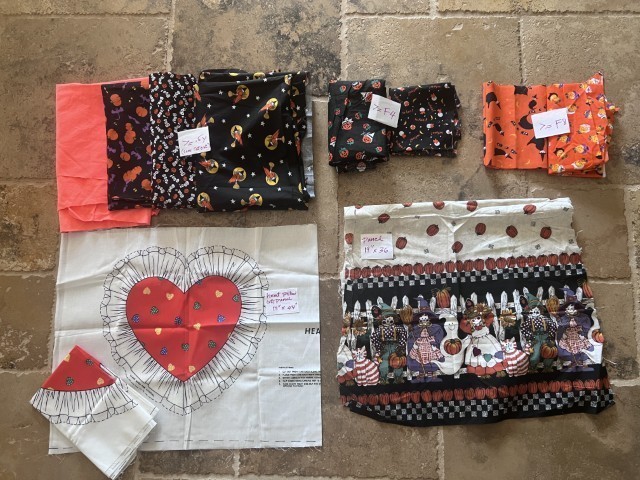 EUC LARGE LOT OF 100% COTTON HALLOWEEN REMNANT FABRICS PLUS 4 YARDS