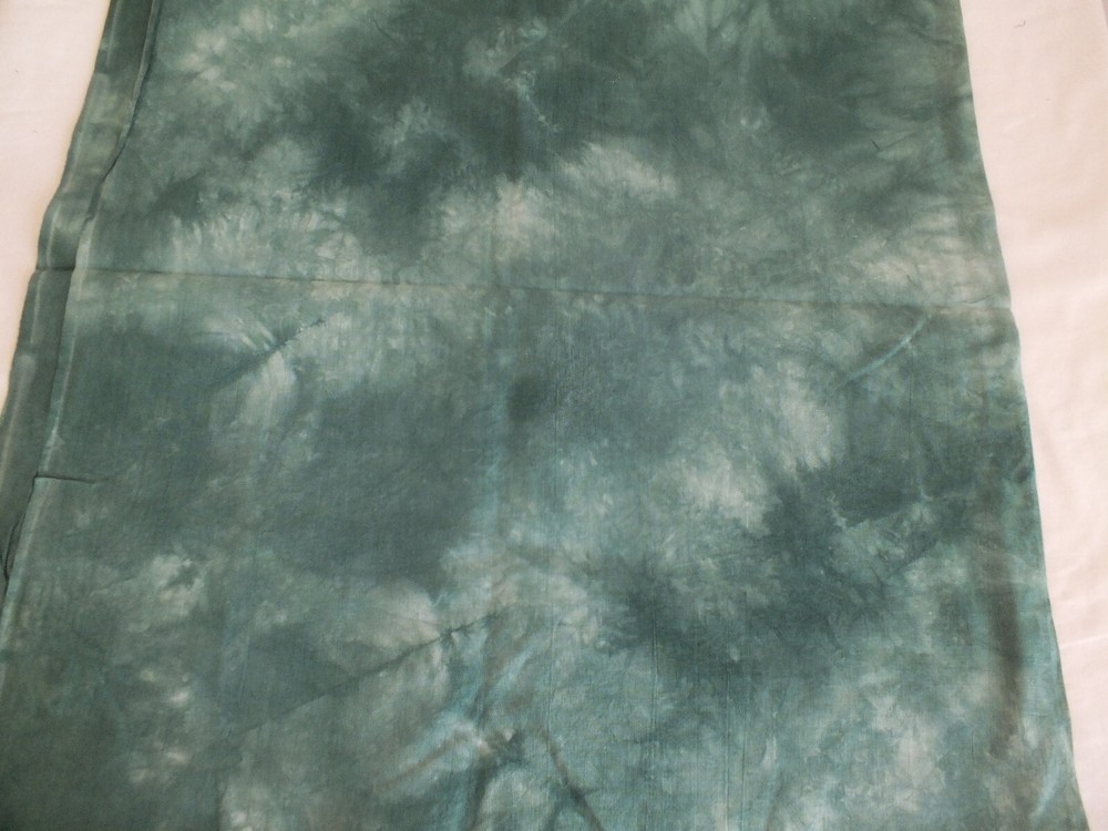 1 yard yd prewashed GREEN MOTTLED Hand dyed BATIK cotton quilt fabric OOP vtg