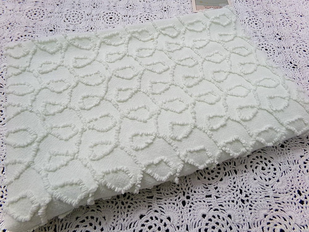 Light Green Vtg Chenille Bedspread Fabric, Texturized Curly Loops 18×24″ Piece