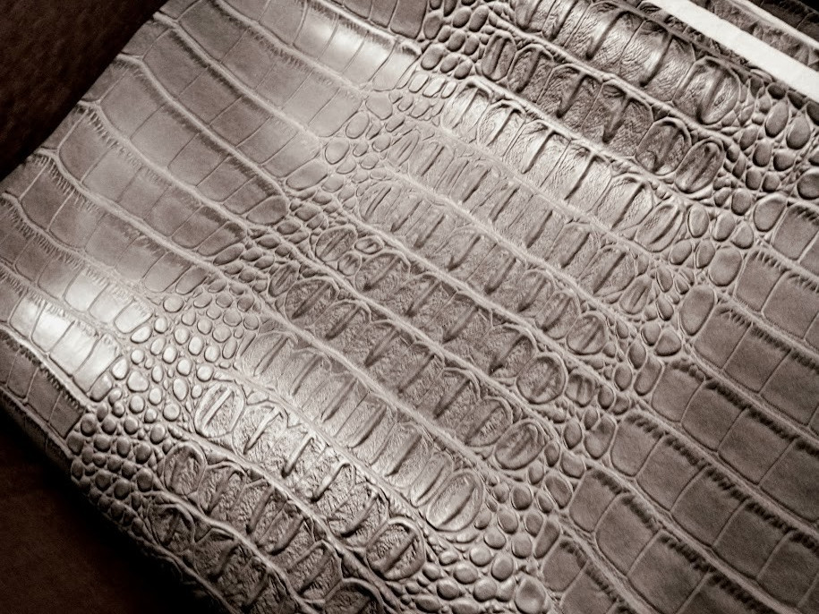 New Upholstery Snakeskin Alligator VINYL Faux Leather Fabric 27×18″ SECTIONS
