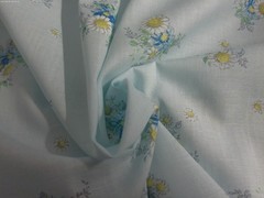 1950’s COTTON VOILE~DAISY CLUSTERS ON BLUE~SOFT~SEMI SHEER~18″x36″~DOLL FABRIC