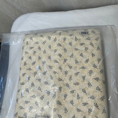 Leslie Beck for VIP Fabrics Cotton Fabric 6 Yards Cream Primitive Christmas Tree