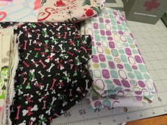 FIVE PIECE Unique Fabric Lot 5+y Cotton Various Styles Vtg Holiday Sewing (H)