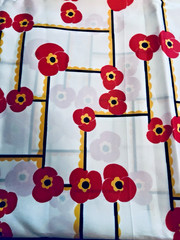 VTG Poppy Like Florals on a Geometric Grid on a Silky Polyester 45″ X 108″=3 yd