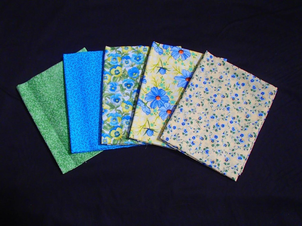 Five 1 yard cuts of coordinating Quilt Fabric for one top. Pattern included! #3