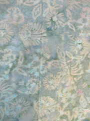 6-2/3 YDS MOTTLED GREEN BATIK WOODCUT FLOWERS 100% COTTON OOP 2008