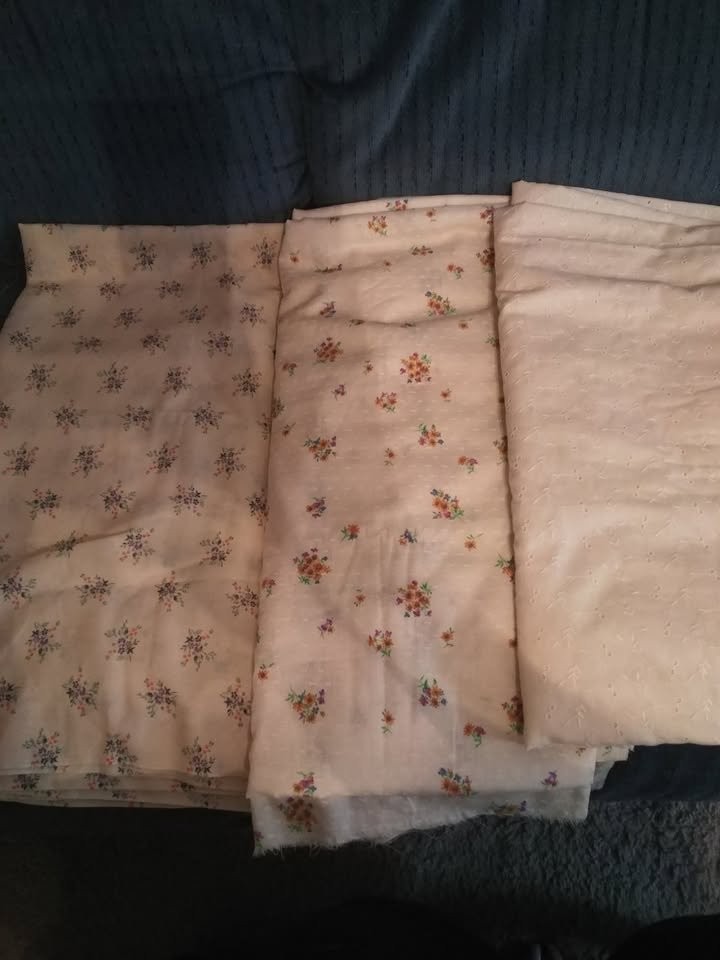 COTTON FABRIC LOT – LIGHTWEIGHT OFF-WHITE/CREAM FLORAL TEXTURED EYELET