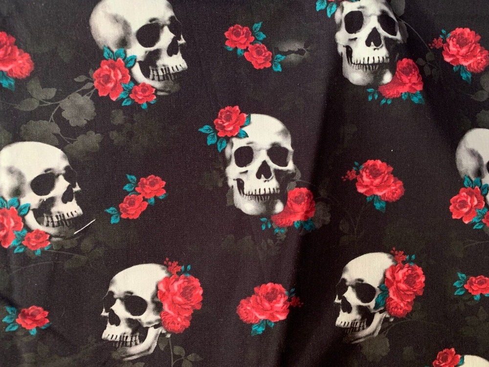 Skulls and Roses Scrap 11″x 34”, Cotton Fabric, Fat eighth, flowers, black