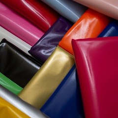 PVC Shiny Stretch Fabric – 1 Way Natural stretch – PU Coated – width 140 cm