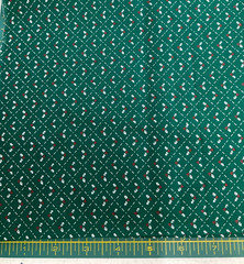 MINIATURE HOLLY IN GREEN PLAID, 35″ W– 1 1/3 YARD