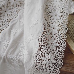 Vintage Flower Edge Cotton Fabric Cable White Fabric Cover