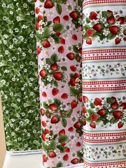 Timeless Treasures Strawberry Bouquet Cotton Fabric by the yard,1/2 yd