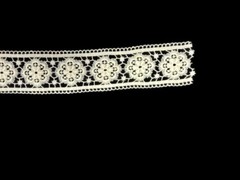 Dutch Lace Off-White 3.75″ Wide Venice Cluny Type Lace Trim by the Yard M409.42