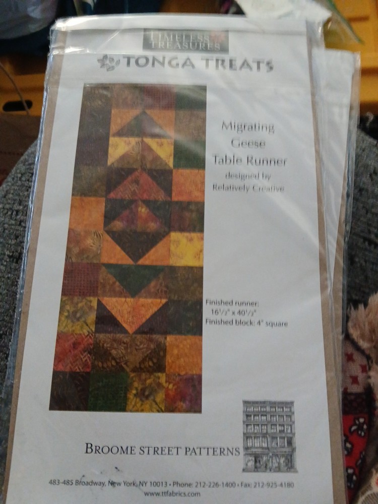 Tonga Treats Timeless Treasures 5×5- Pattern Inside Table Runner Migrating Geese