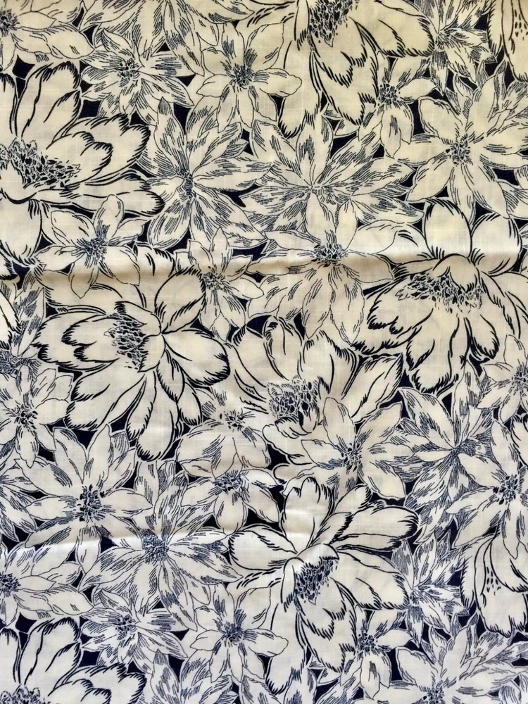 2.5yd cut floral cotton fabric quilting/dress/skirt navy blue/white Wamsutta New