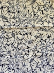 2.5yd cut floral cotton fabric quilting/dress/skirt navy blue/white Wamsutta New