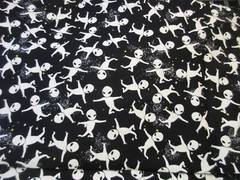 Glow in the Dark Aliens on Black Cotton Fabric 1 Fat Quarter Approx 18″ x 21″